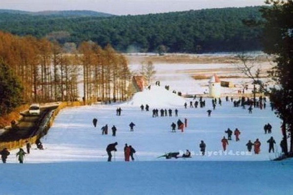 温泉滑雪场景区