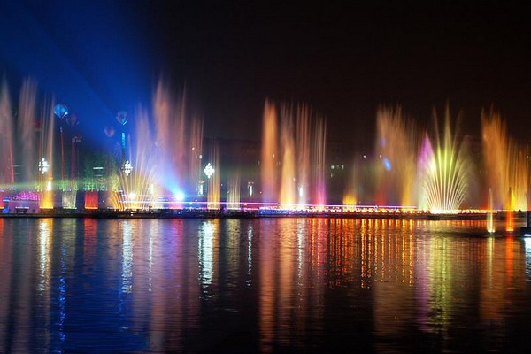 喷泉夜色