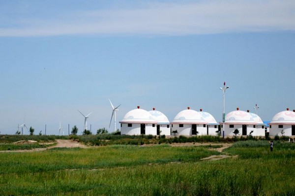 草原风车和蒙古包