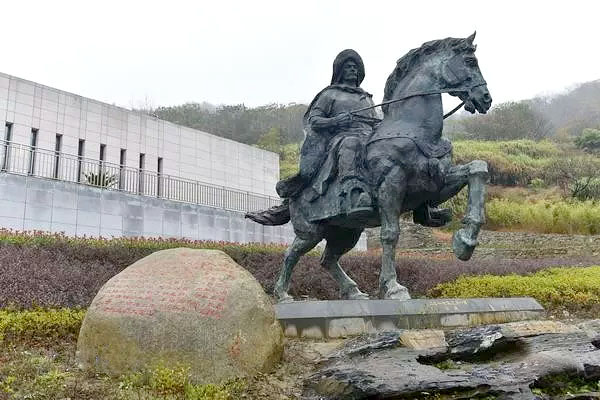 闯王骑马雕像