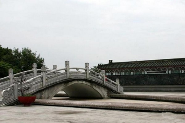 泮池与拱桥