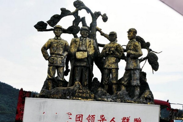 红六军团领导人群雕
