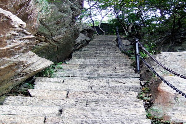 百步石阶