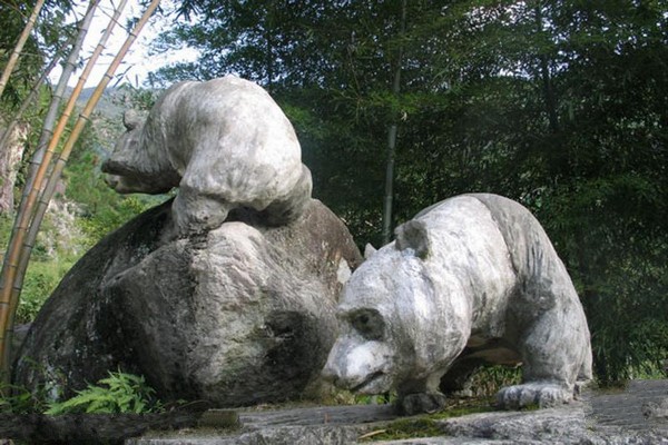 大熊猫石雕