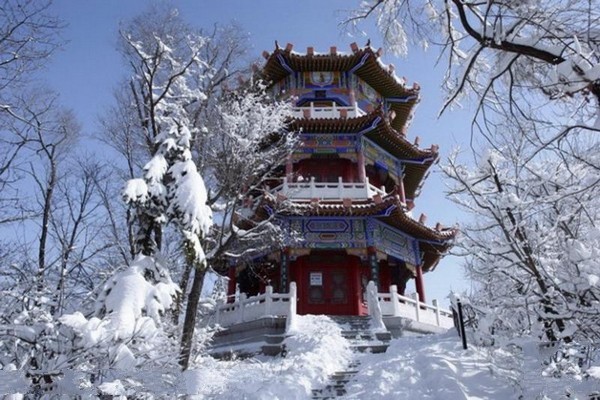 通化玉皇山雪景图片
