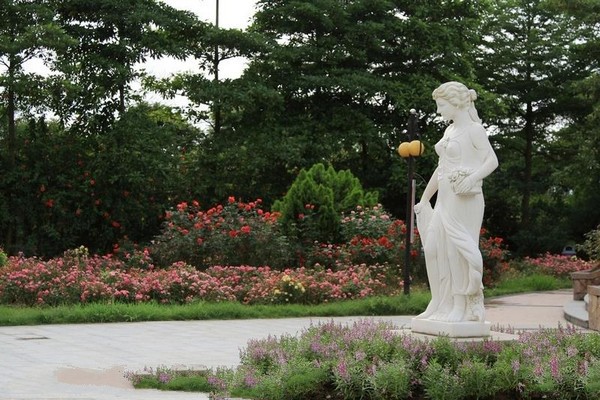 花仙子雕像