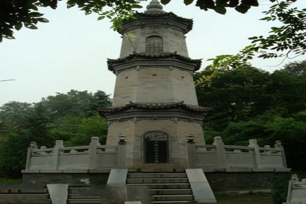 王理仙方丈纪念塔