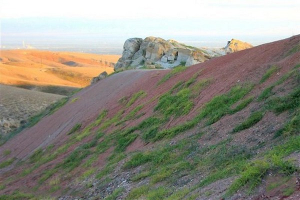 彩色岩层
